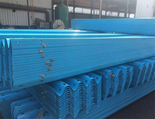 噴塑波形護(hù)欄貨場(chǎng)