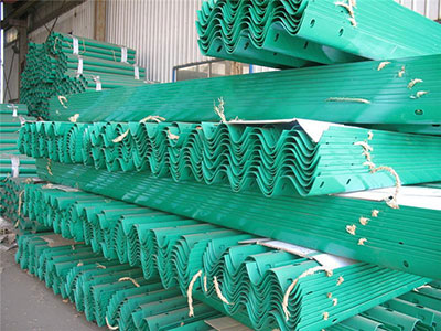 波形護(hù)欄板貨場(chǎng)