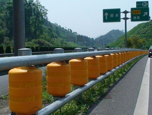 旋轉式防撞護欄