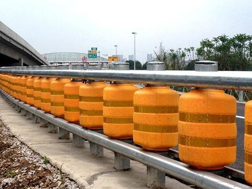 旋轉式防撞護欄